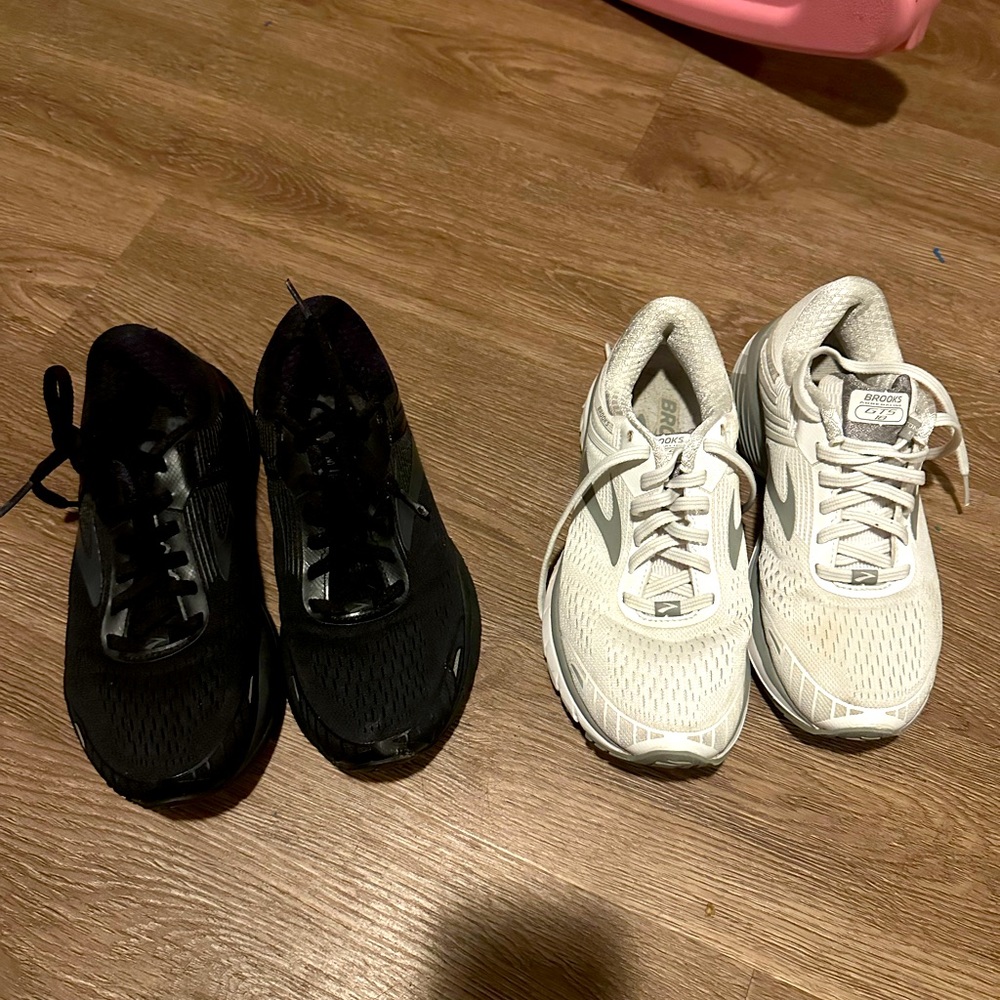 Brooks size 6 running shoes